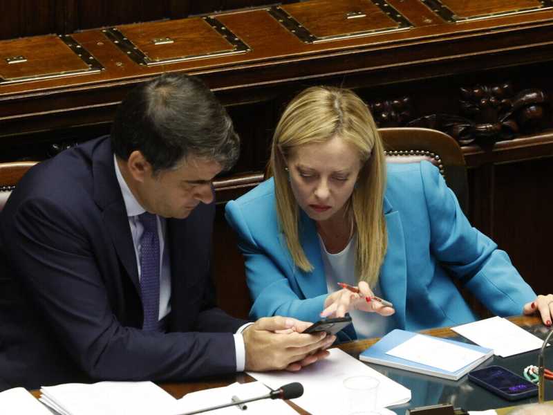 Raffaele Fitto e Giorgia Meloni (Ansa)
