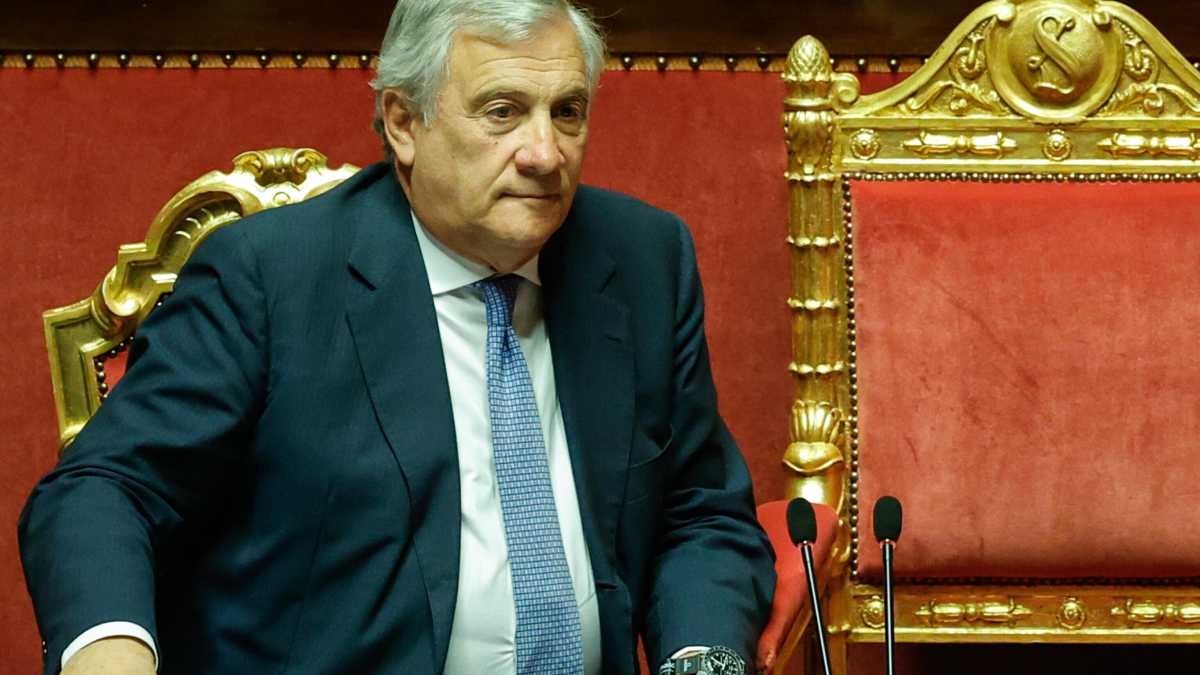 Immagine di Lo scontro fra Fazzolari e Tajani sulla risoluzione pro Israele. L’invito di Meloni: toni moderati