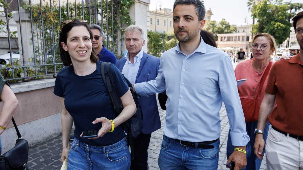Immagine di I “gruppettari” filo palestinesi imbarazzano Schlein. Che alle Europee vuole candidarsi ovunque