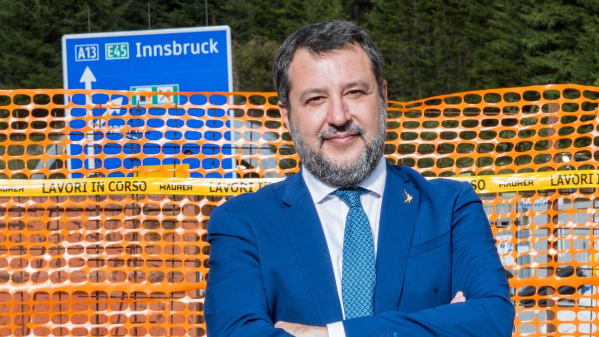 Immagine di Salvini si gode il successo di AfD in Germania e rilancia la sfida a Meloni. Che si nega agli alleati polacchi