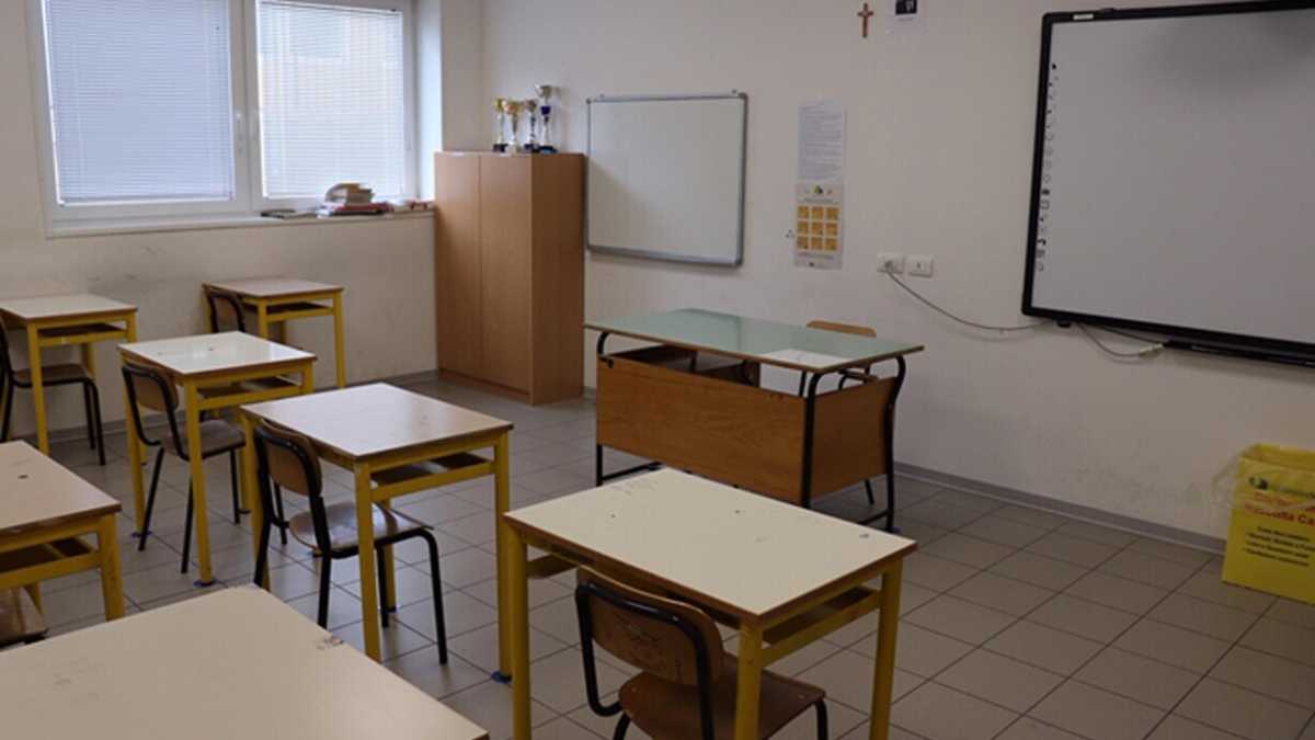 Immagine di Nessuno vuole studiare il latino perché nessuno è capace di insegnarlo