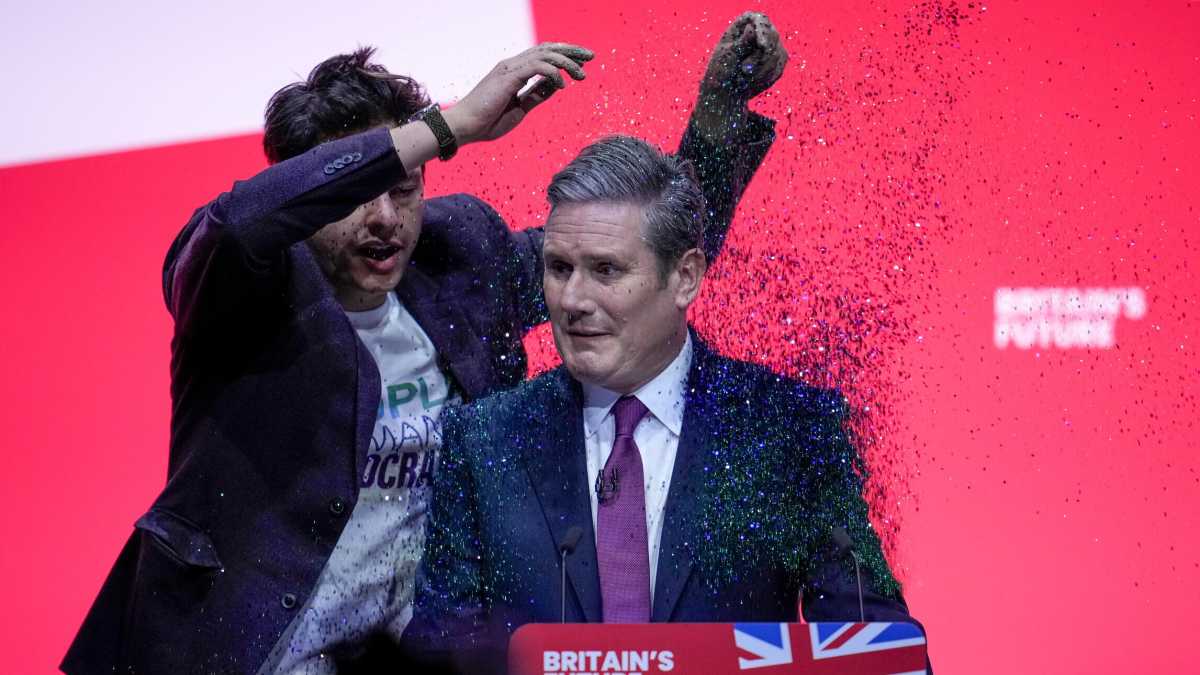 Immagine di Starmer coperto di glitter ridisegna il Labour che restituirà il futuro agli inglesi