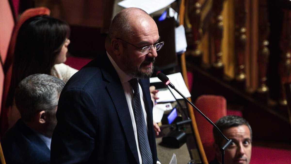 Immagine di Borghi e il centrosinistra diviso sul conflitto: "Il Pd non segua i 5 stelle, non possiamo permetterci ambiguità"