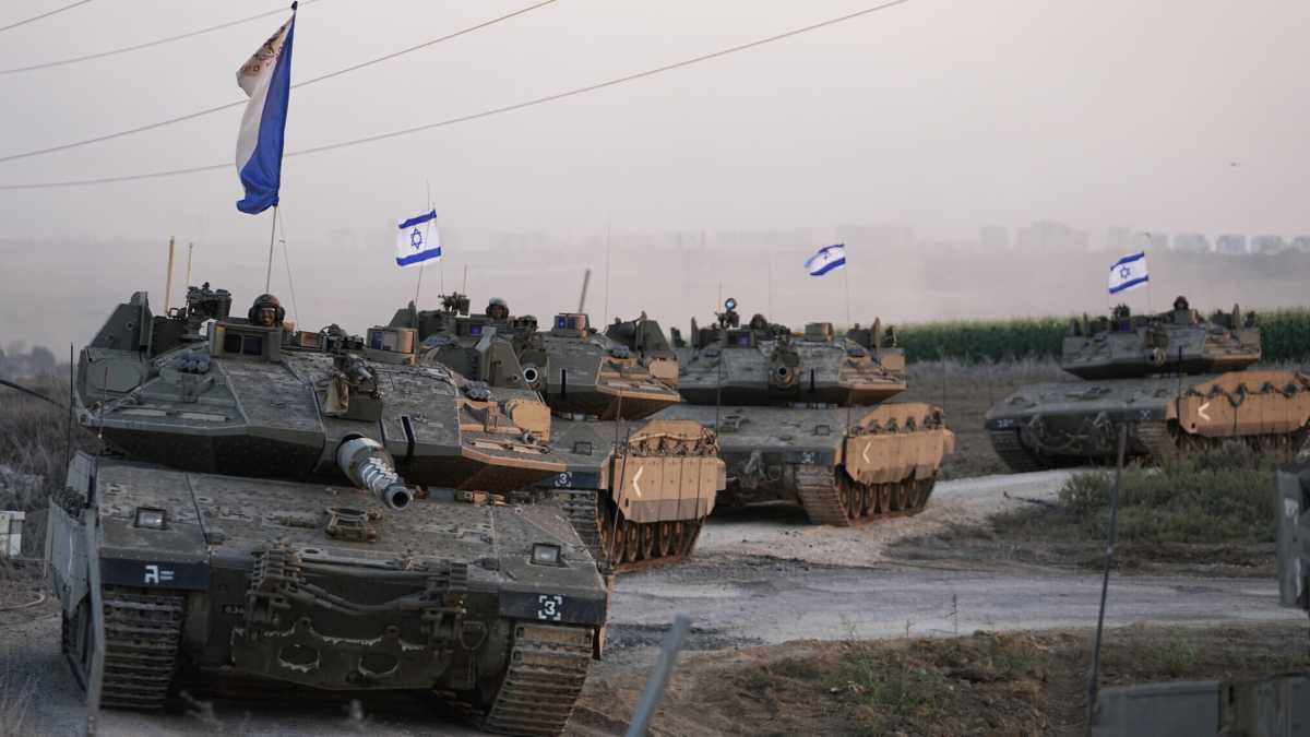 Immagine di Israele si prepara ad entrare a Gaza. Netanyahu: "Questo è solo l'inizio, Israele distruggerà Hamas"