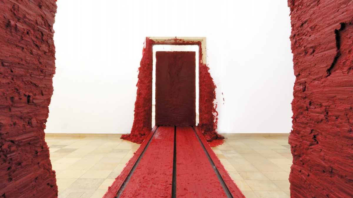 Immagine di L’arte minimalista, magica, ma con derive priapesche (ahinoi) di una star, Anish Kapoor