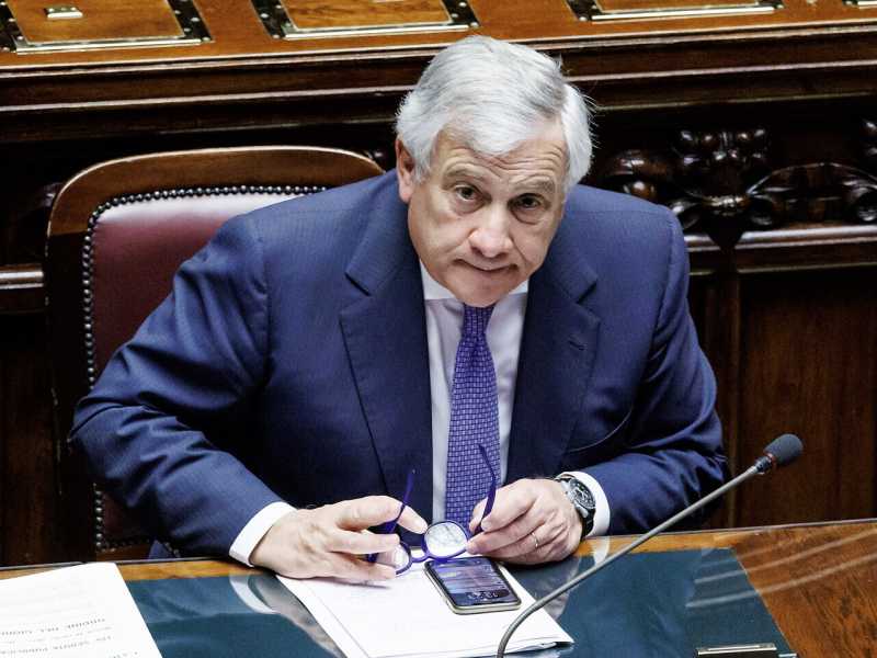 Tutto l'imbarazzo di Tajani per il pasticcio dell'ambasciata italiana in Russia