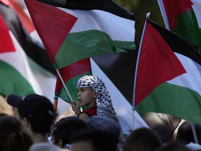 "Che stupidi e ingenui a sostenere quella che pensavamo fosse la causa palestinese". Un giornalista arabo-israeliano fa mea culpa