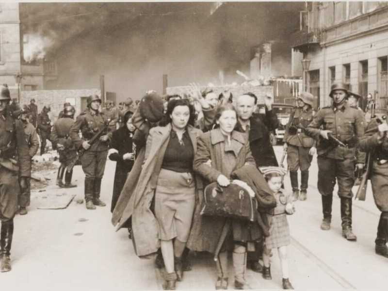  Rastrellamento del Ghetto ebraico di Roma - foto X (ex Twitter)