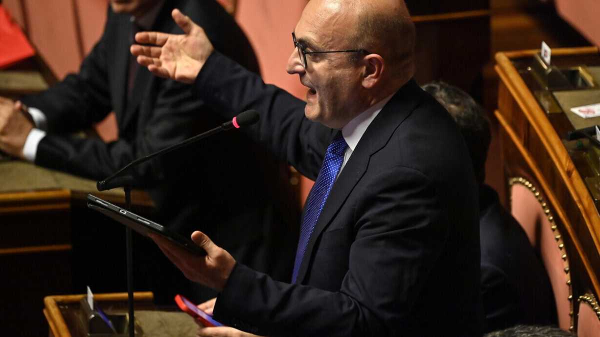 Immagine di "Questa manovra è un'ipoteca sul futuro di 15 miliardi". Parla Misiani