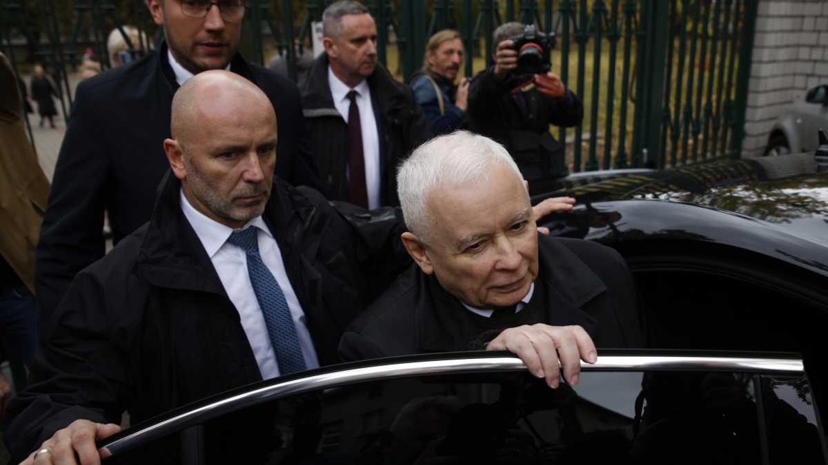 Immagine di PiS contro tutti: né filorusso né trumpiano, Kaczynski si prepara all’opposizione
