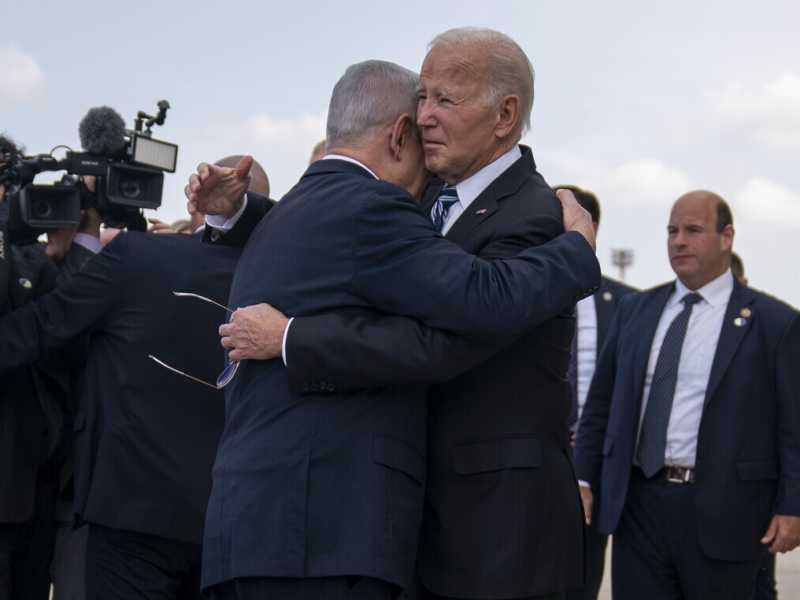 Biden in Israele regge l'urto della propaganda