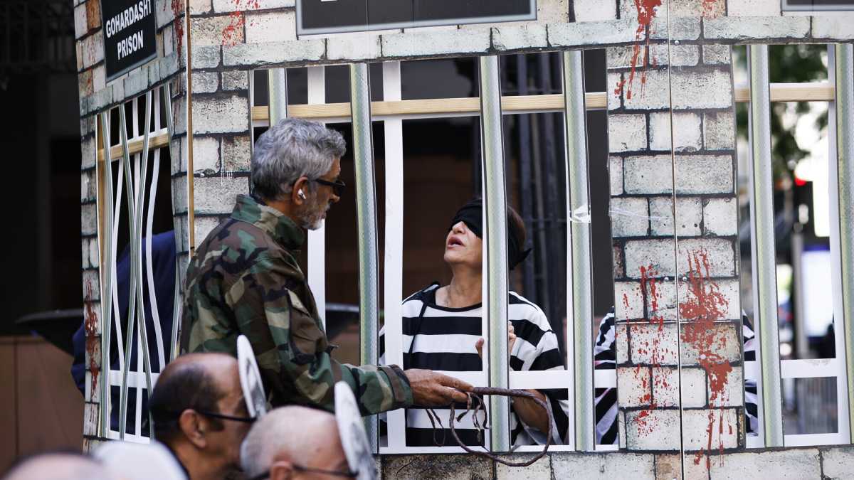 Immagine di No all’Iran alla Biennale