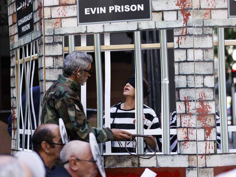 No all’Iran alla Biennale