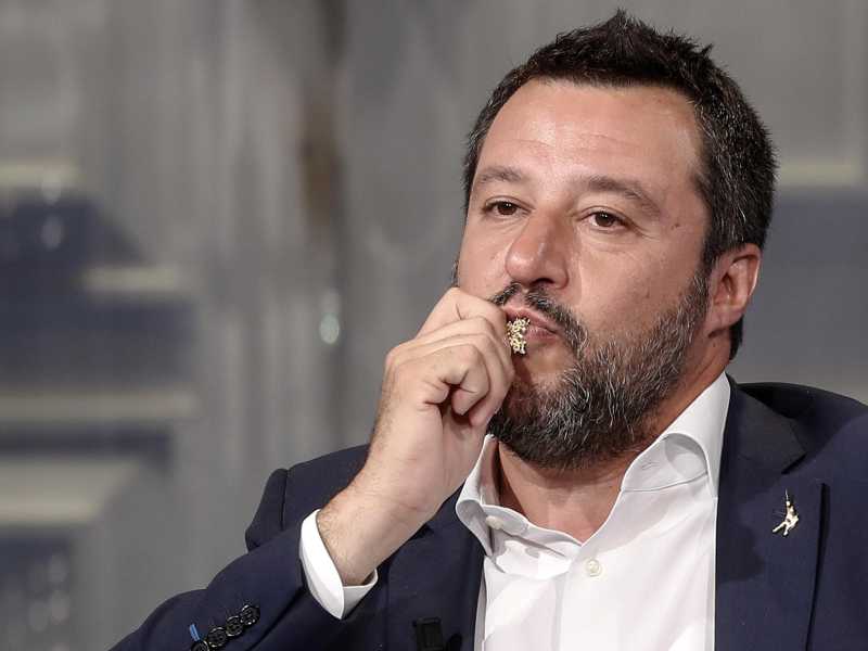 La piazza di Salvini a difesa dell'Occidente fa infuriare il governo: "Non si gioca col fuoco"