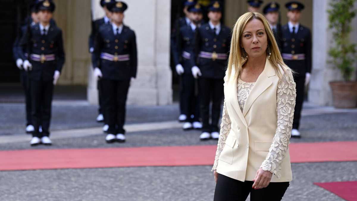 Immagine di L'agenda congelata di Meloni tra il vertice per la pace in Egitto e la missione in Israele