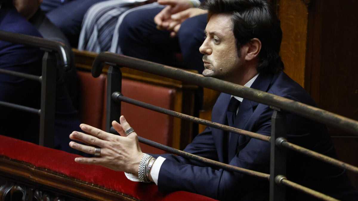 Immagine di Di Giambruno mi basta l’onda, ché il fuori onda è da guardoni