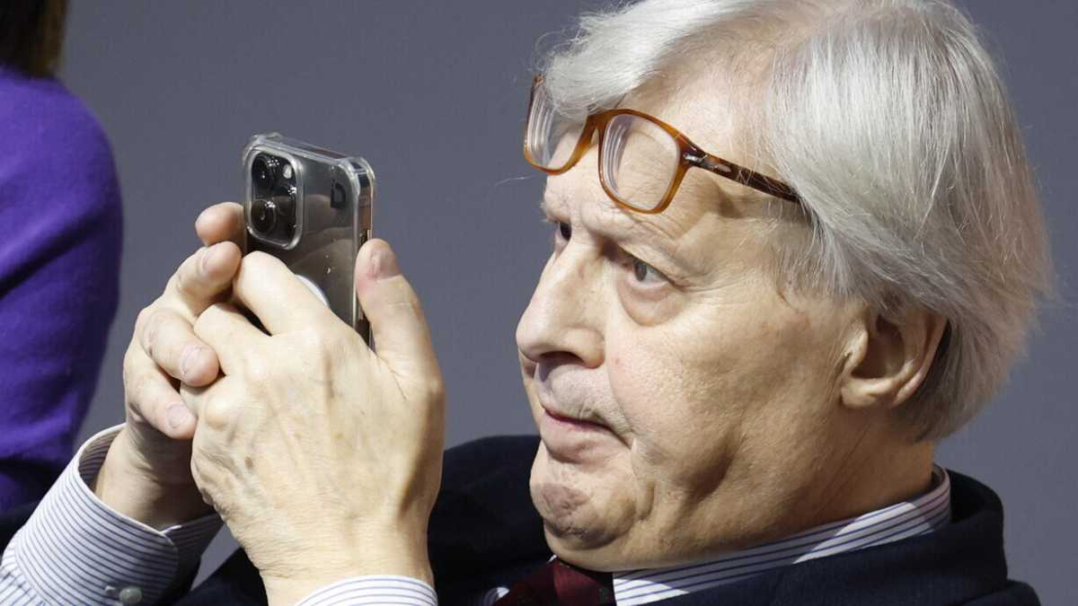 Immagine di Un Caterpillar Sgarbi anche a Gaza
