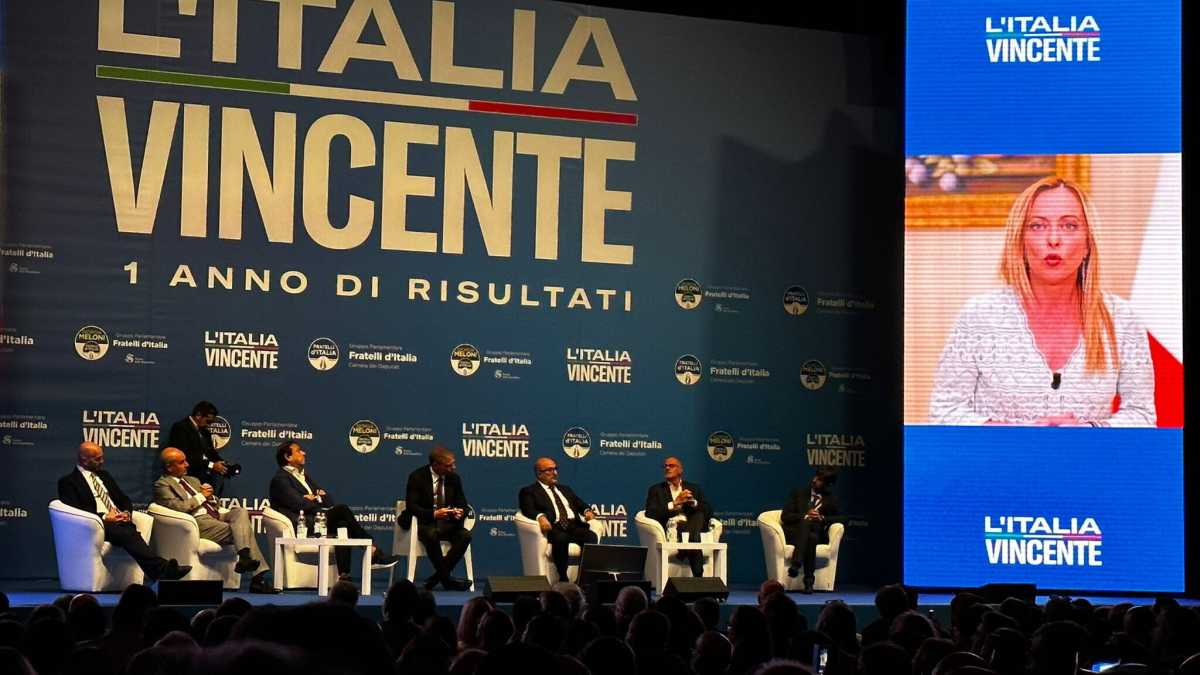 Immagine di Meloni dà forfait all’evento di FdI e manda un video: “Sono un essere umano, contro di noi meschinità mai viste”