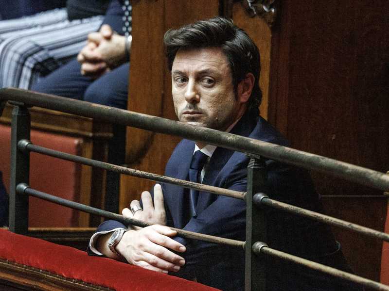 Andrea Giambruno lascia la conduzione Mediaset