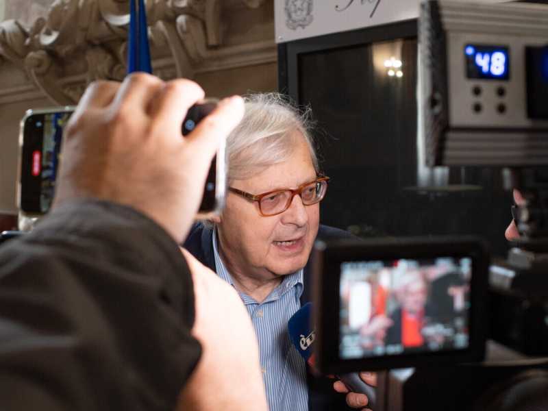 Il caso Sgarbi e l’eterno carnevale del ministero della Cultura