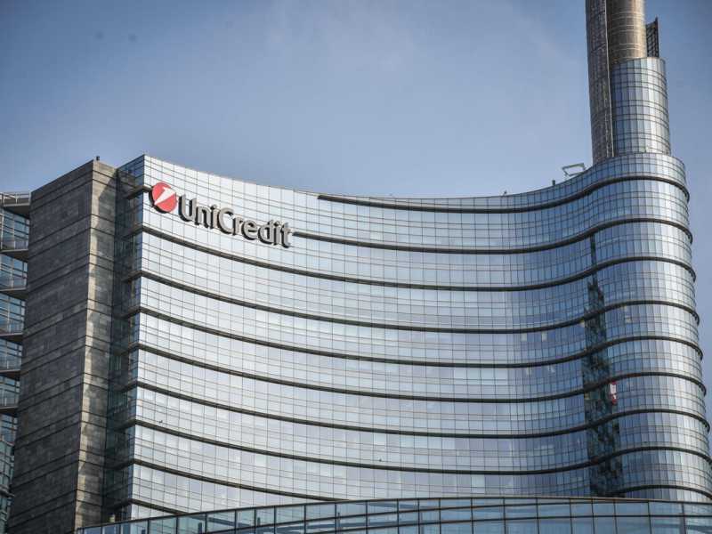 Unicredit non paga la tassa sugli extraprofitti e indica una tendenza