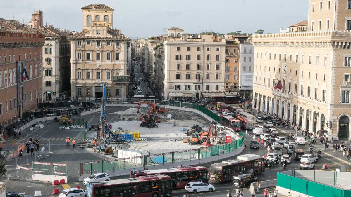 Immagine di Nella capitale è caos cantieri, ma Gualtieri va avanti