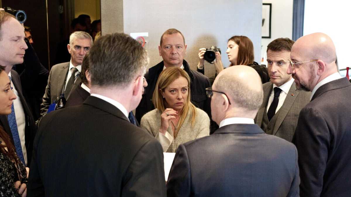 Immagine di Il Kosovo unisce Meloni, Macron e Scholz. Grana conti correnti: la premier interviene