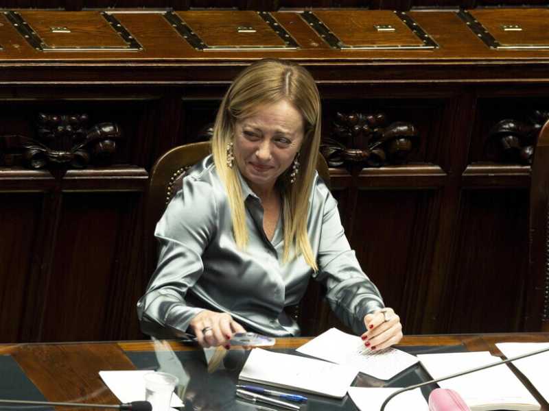 Meloni, guerra a Hamas e tensione con Mediaset. Le parole di Marina non bastano