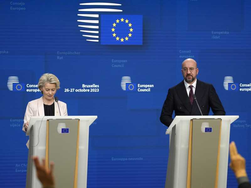 Ursula von der Leyen e Charles Michel (LaPresse)