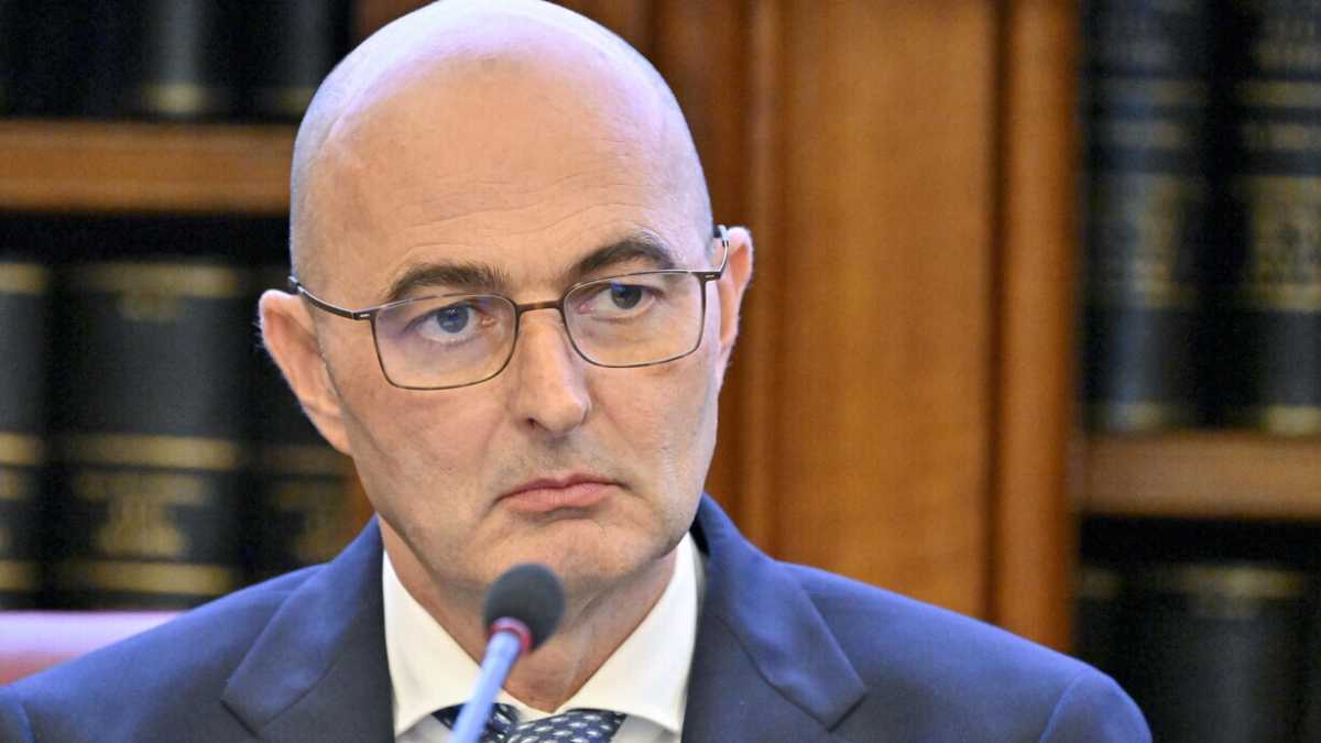 Immagine di Qualcuno salvi il soldato Pinelli (da se stesso)