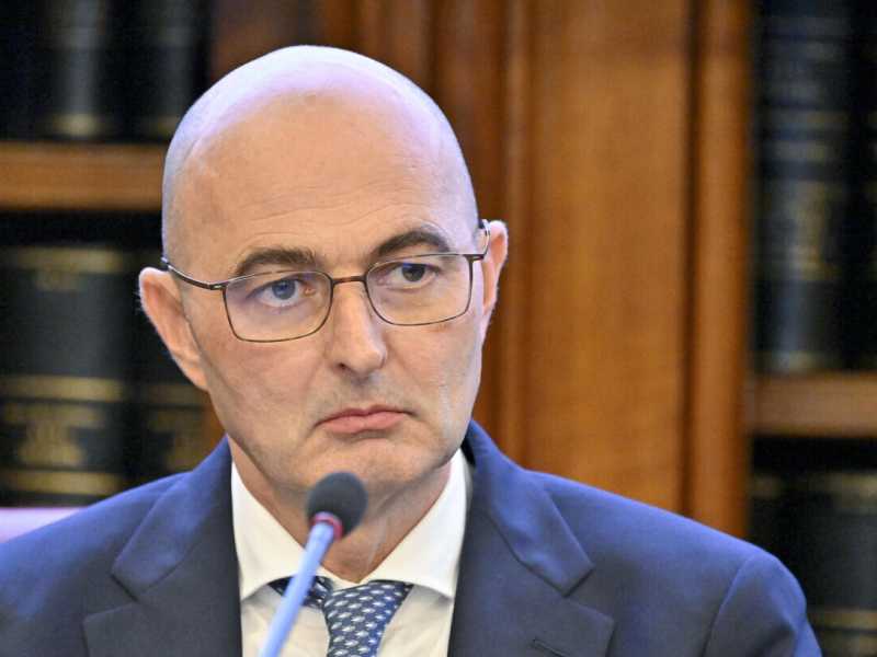 Qualcuno salvi il soldato Pinelli (da se stesso)