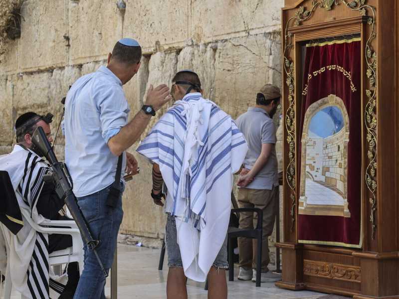 “Quando arrivai in Israele nel 1968 c’erano meno di tre milioni di abitanti”, racconta Nizza, ex preside della scuola ebraica di Milano (foto Ansa) <br />