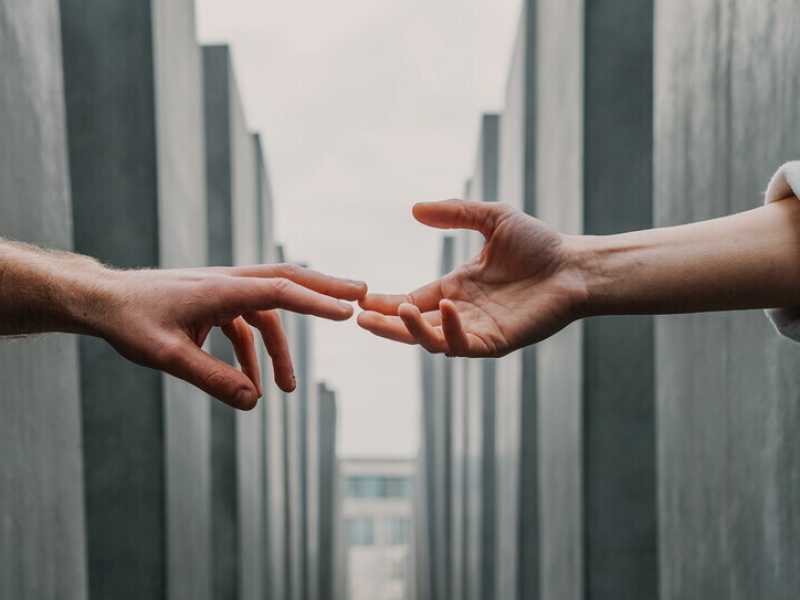 Foto di Toe Heftiba su Unsplash
