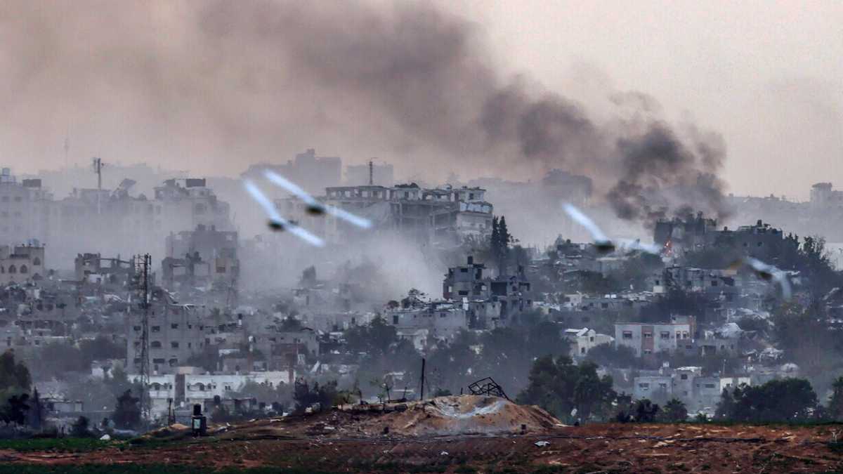Immagine di Israele espande l'operazione di terra a Gaza. Liberato un soldato che era ostaggio di Hamas
