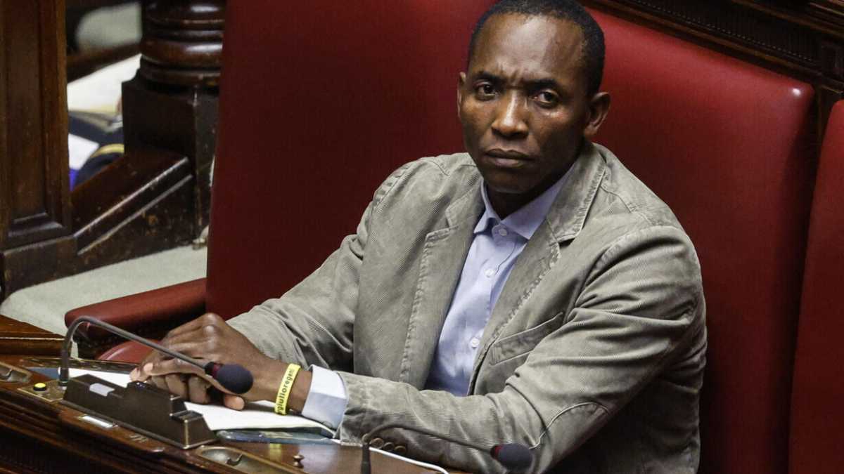 Immagine di Ai domiciliari la moglie e la suocera di Soumahoro. Le ragioni del gip