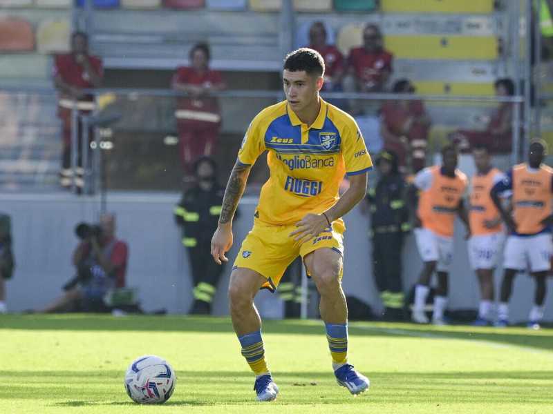 <p style="margin-bottom: 0cm; font-size: medium;">Mat&iacute;as Soul&eacute; con la maglia del Frosinone (foto LaPresse)<br /><br />&nbsp;</p><br />
