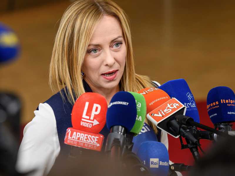 Meloni chiude la manovra e placa Tajani. E' già premierato. I dubbi del Quirinale