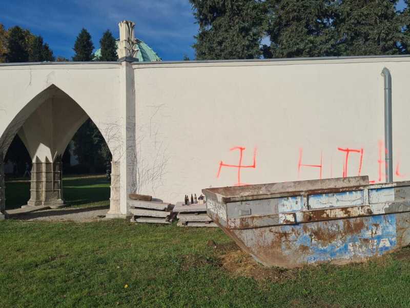  Svastiche al ciitero di Vienna - foto X di Oskar Deutsch
