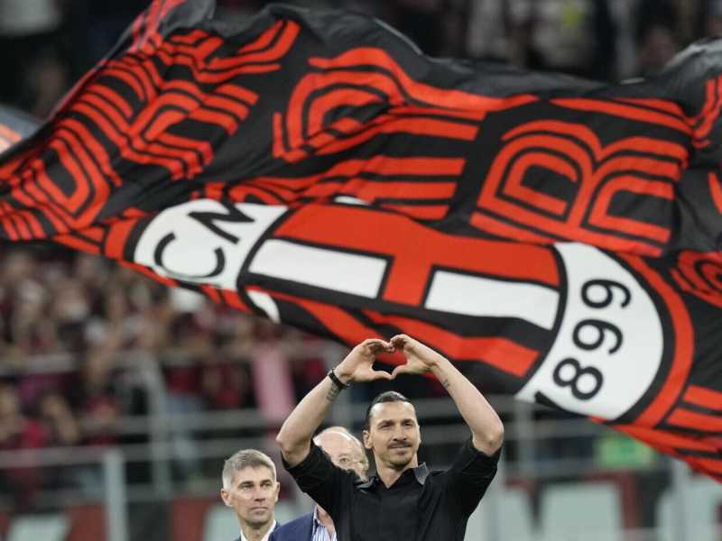 Zlatan Ibrahimovic nel giorno dell'addio al calcio (foto LaPresse)