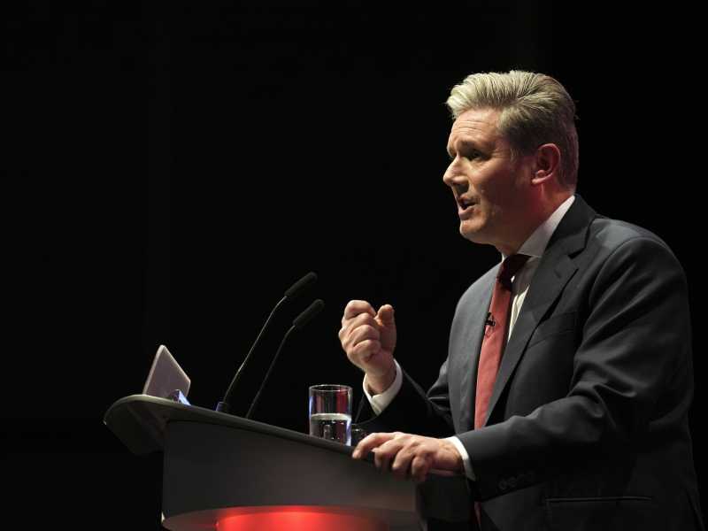 Keir Starmer tiene il punto sulla difesa di Israele. La polizia leva i volantini degli ostaggi