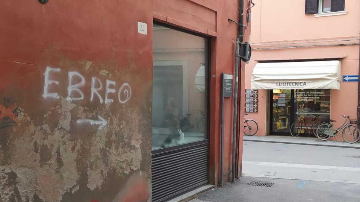 Immagine di Il direttore del Centro di documentazione ebraica: "L'aumento dei casi ci dice che l'antisemitismo in Italia è strutturale"