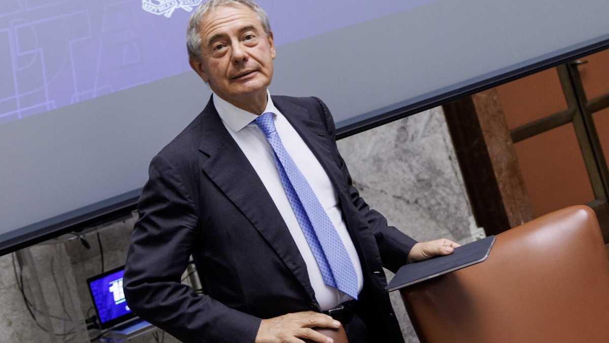 Immagine di I poteri taumaturgici di Urso, il ministro che ferma i prezzi con lo sguardo