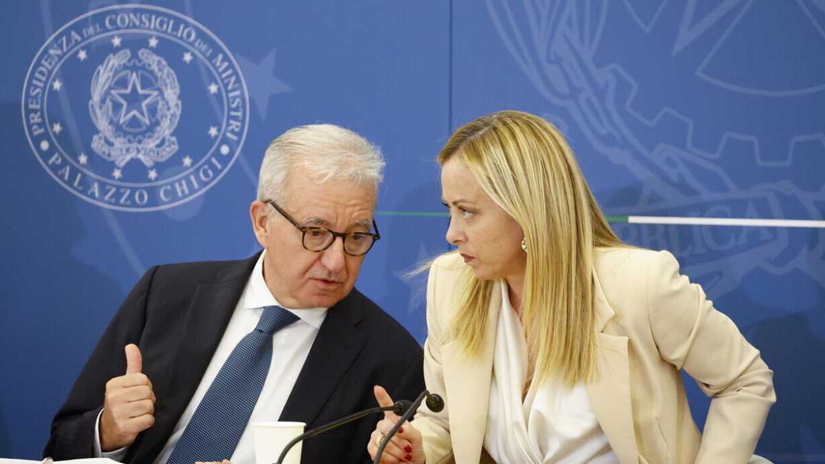 Immagine di Lo scherzo dei russi? "Meloni ha capito subito", dice il sottosegretario Mantovano