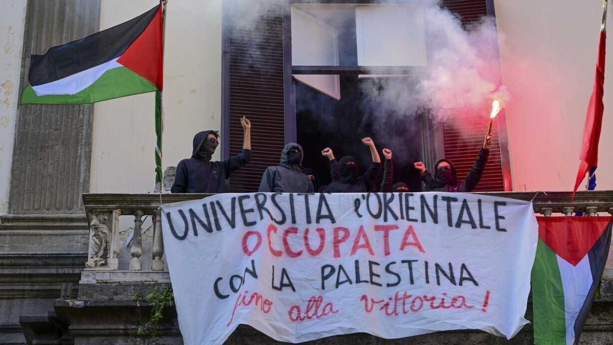 Immagine di “Gli occupanti dell’Università Orientale? Degli imbecilli”. Parla il prefetto Morcone