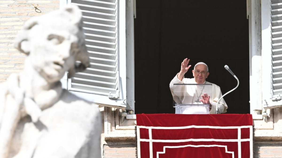Immagine di Gli italiani si fidano del Papa nonostante sia cattolico