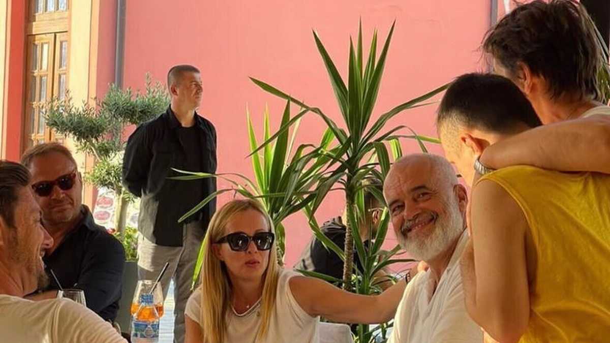 Immagine di Segreto in famiglia e i ministri all'oscuro: così Meloni userà la campagna d'Albania per l'Europee