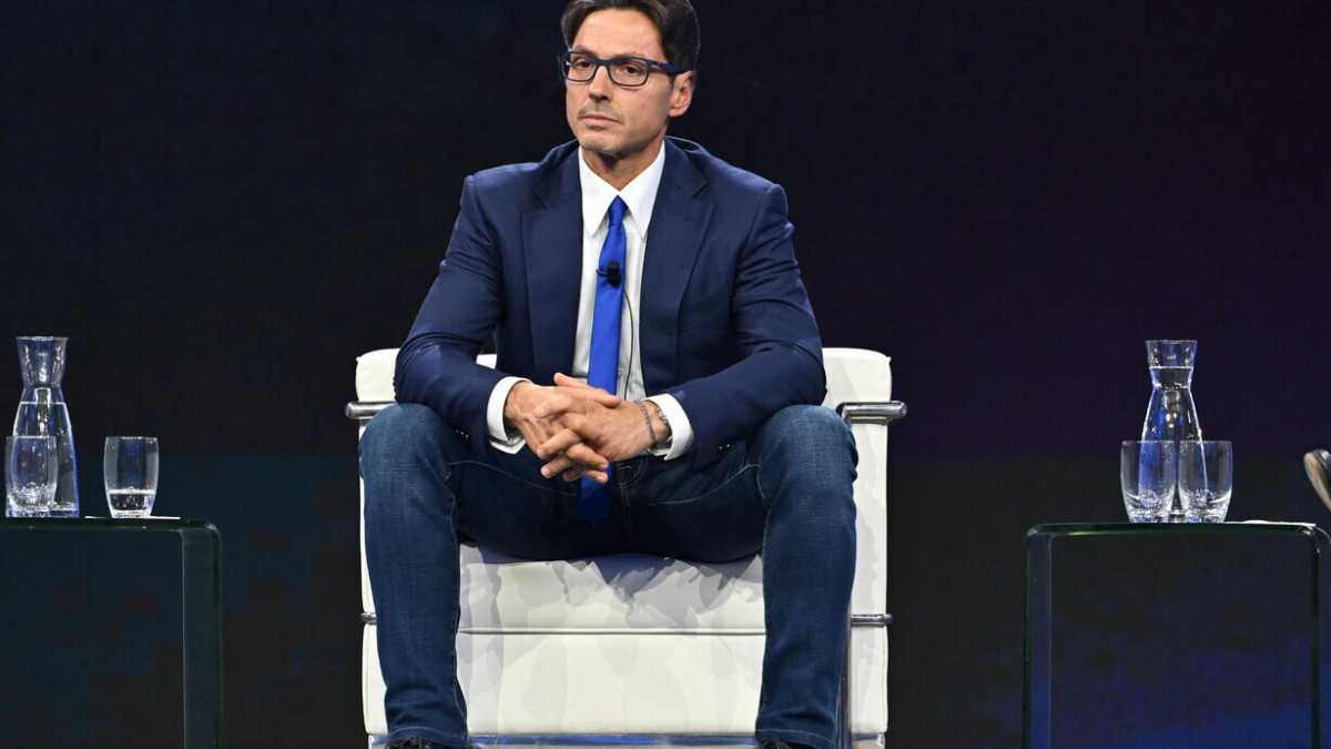 Immagine di Involuzione Rai: "Torni a fare servizio pubblico", dice Pier Silvio. Scontro tra il dg Rossi e Augias