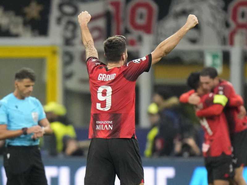 Olivier Giroud esulta per la vittoria del Milan contro il Paris Saint-Germain in Champions League (foto LaPresse)