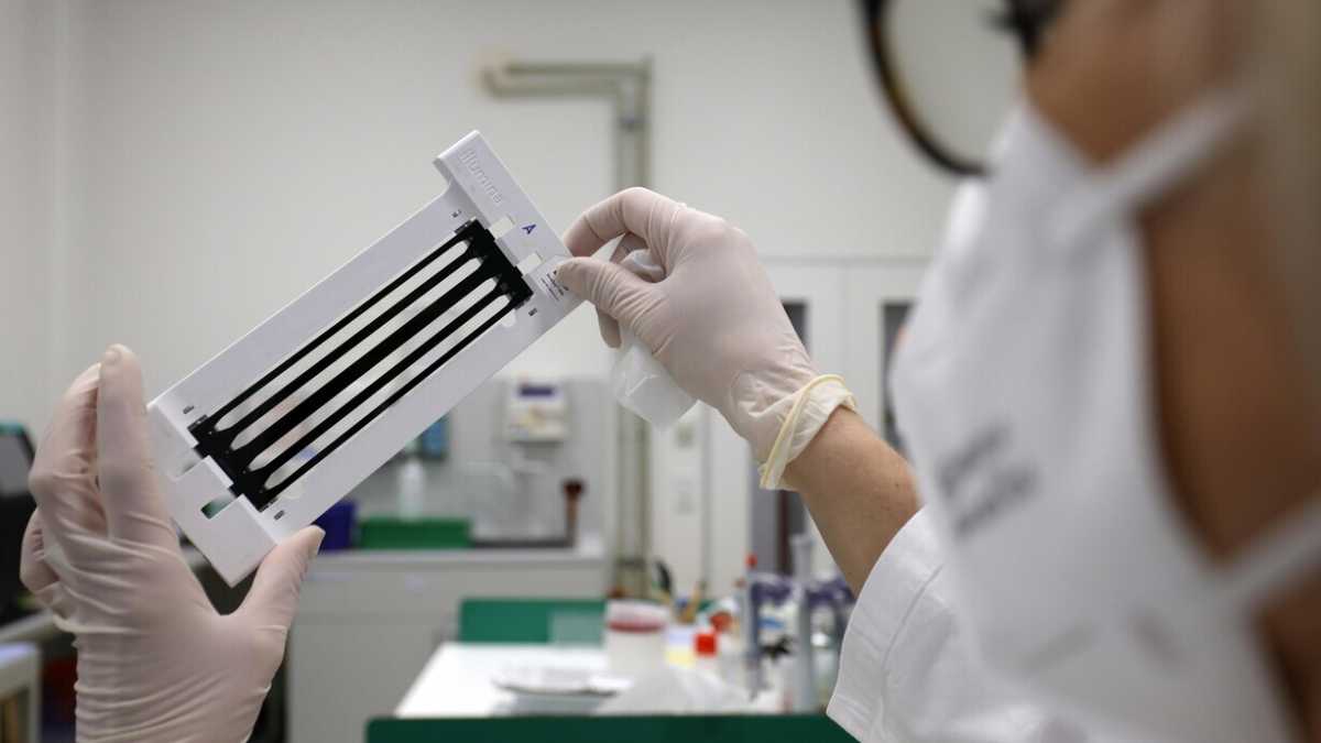 Immagine di La genomica clinica: dal laboratorio alla pratica per salvare vite (e risparmiare)
