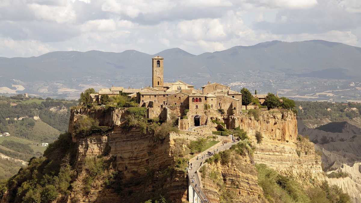 Immagine di Civita di Bagnoregio, la città che non muore più